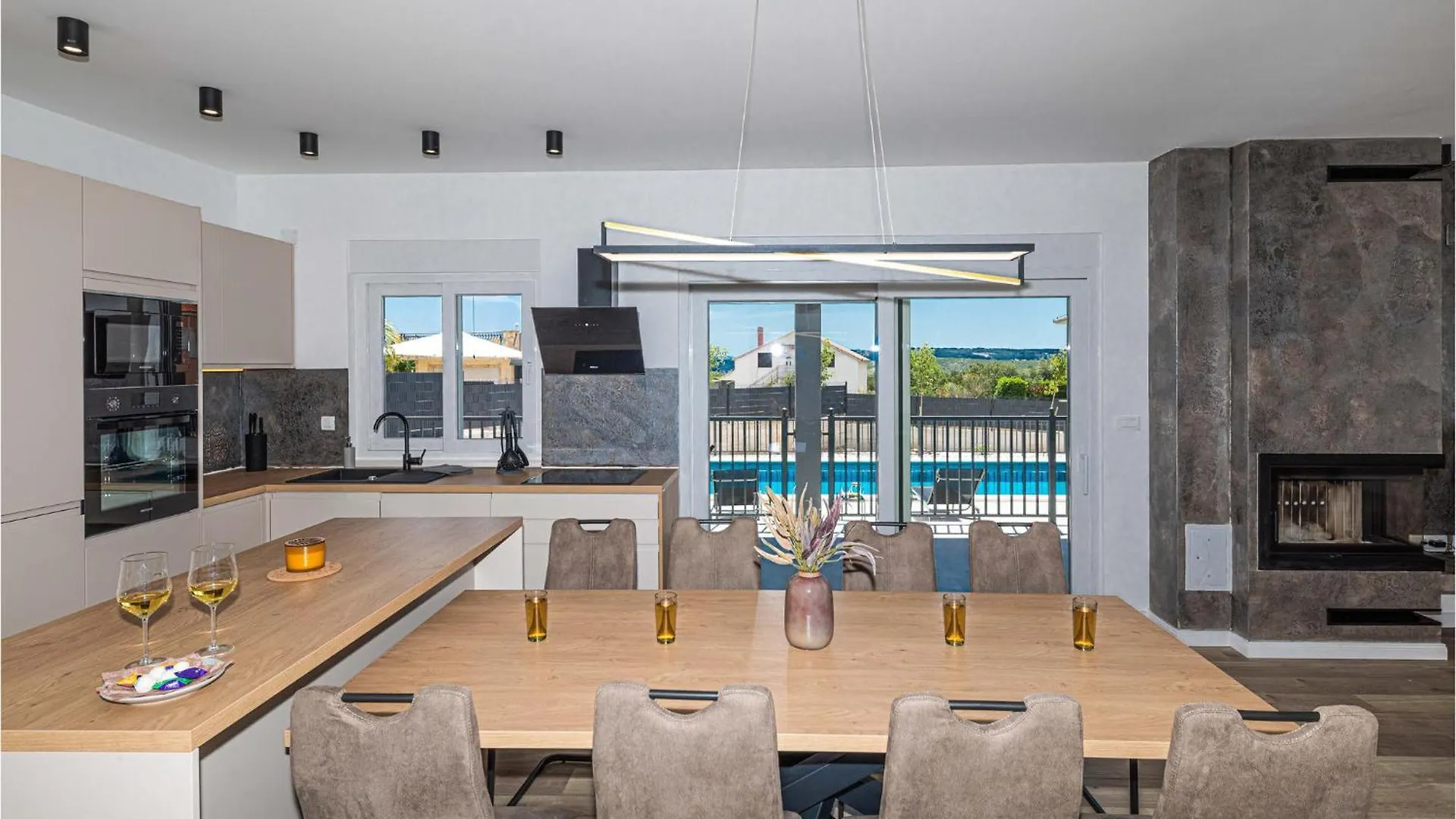 Holiday home Lovely Home In Trogir With Kitchen