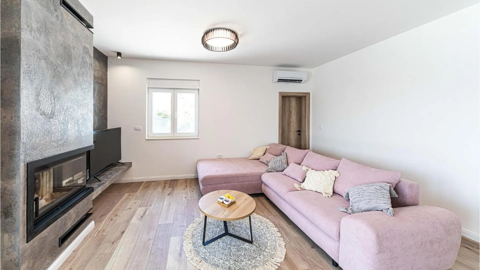 Holiday home Lovely Home In Trogir With Kitchen